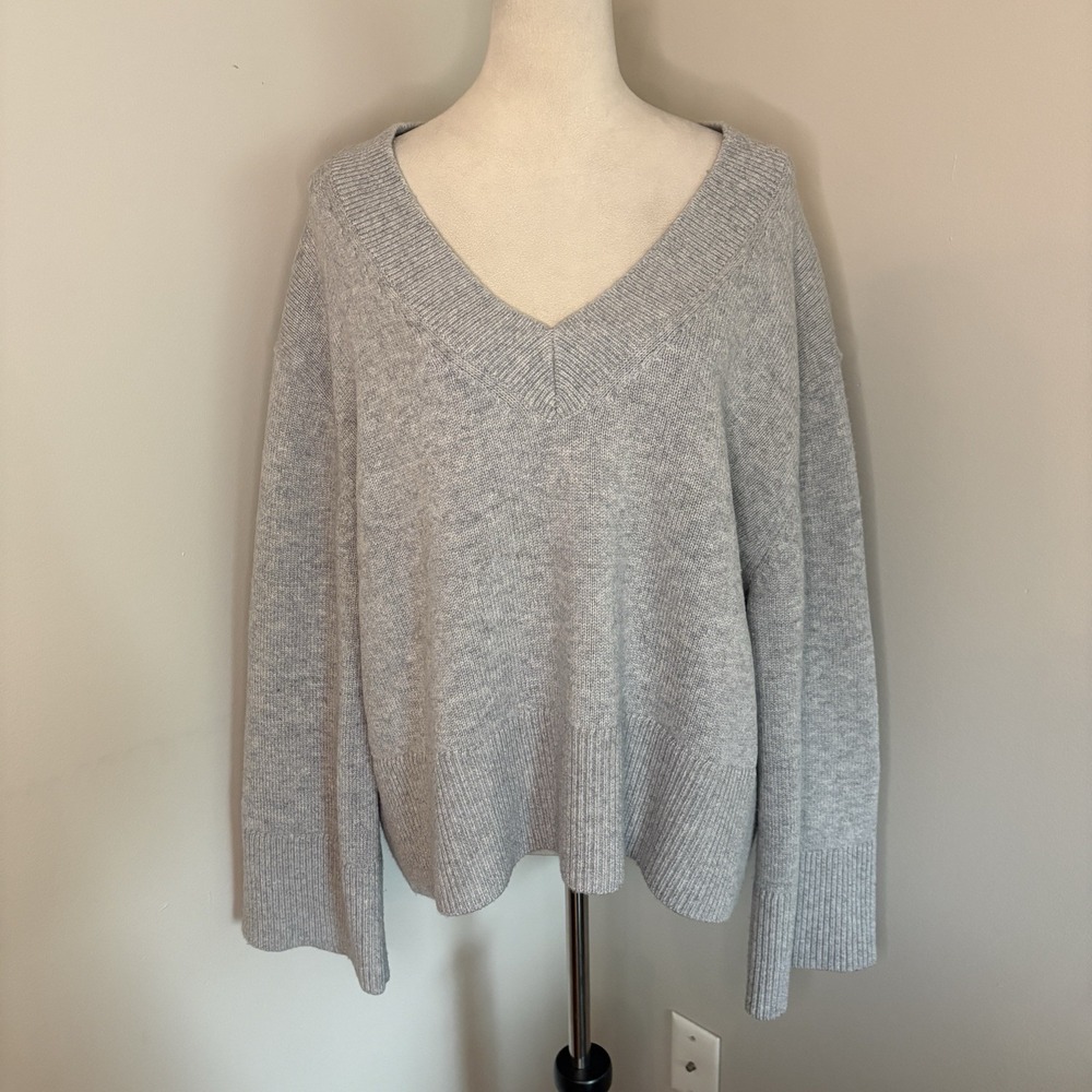 & Other Stories Grey Wool V-Neck Slouchy Knit Pullover Sweater Medium Oversized